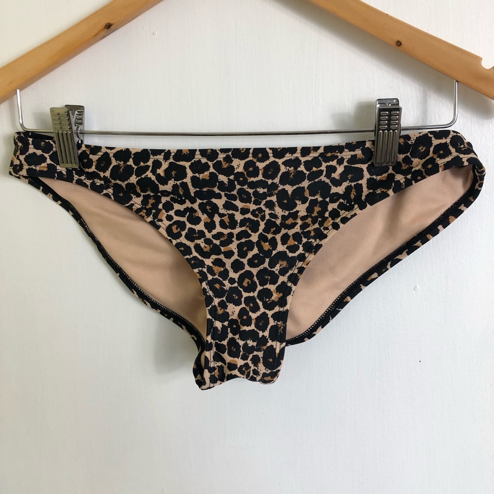 Leopard Print Bikini Bottoms Size: M